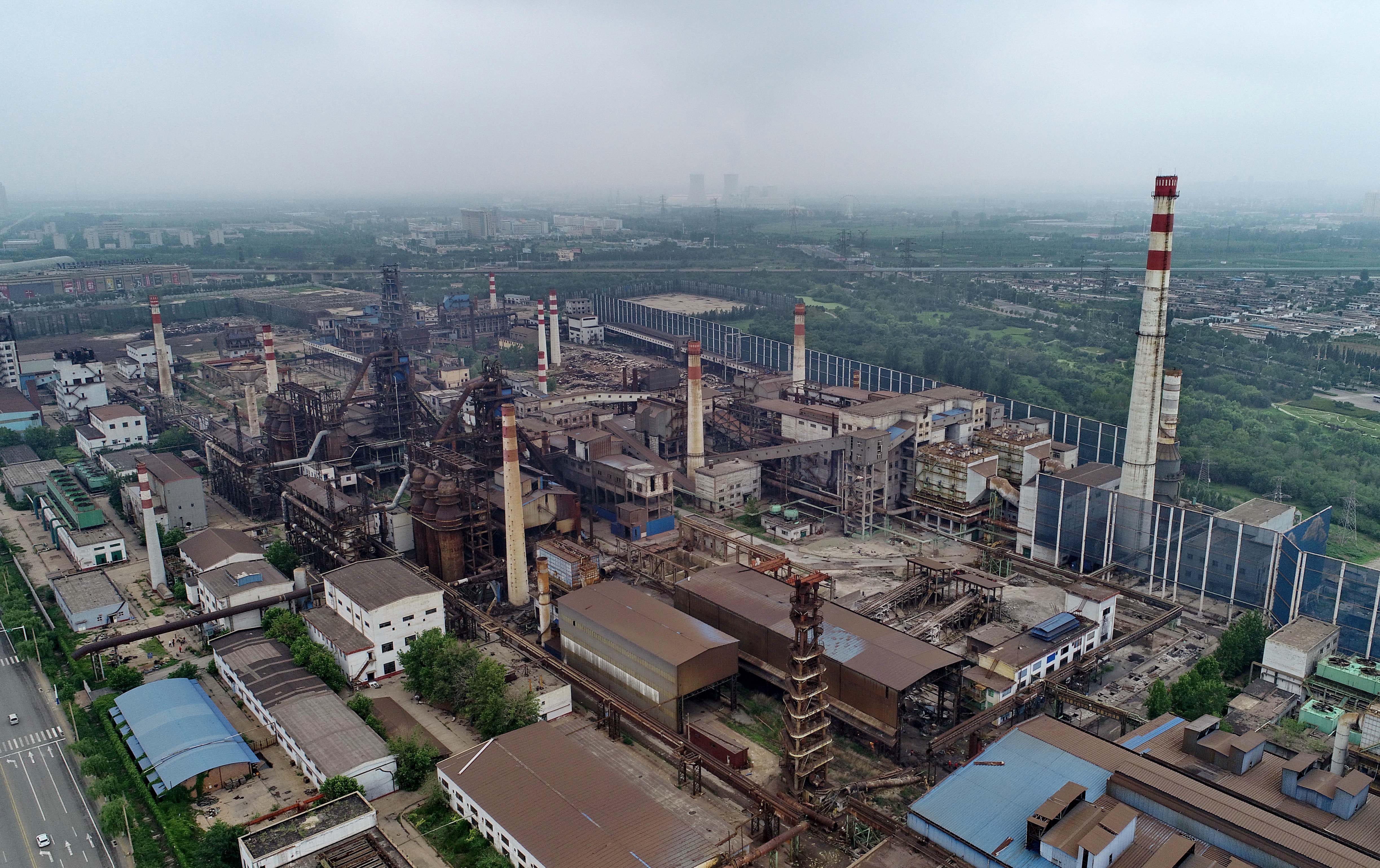 Chinese Steel Worker Cut In Half - 7jrta81